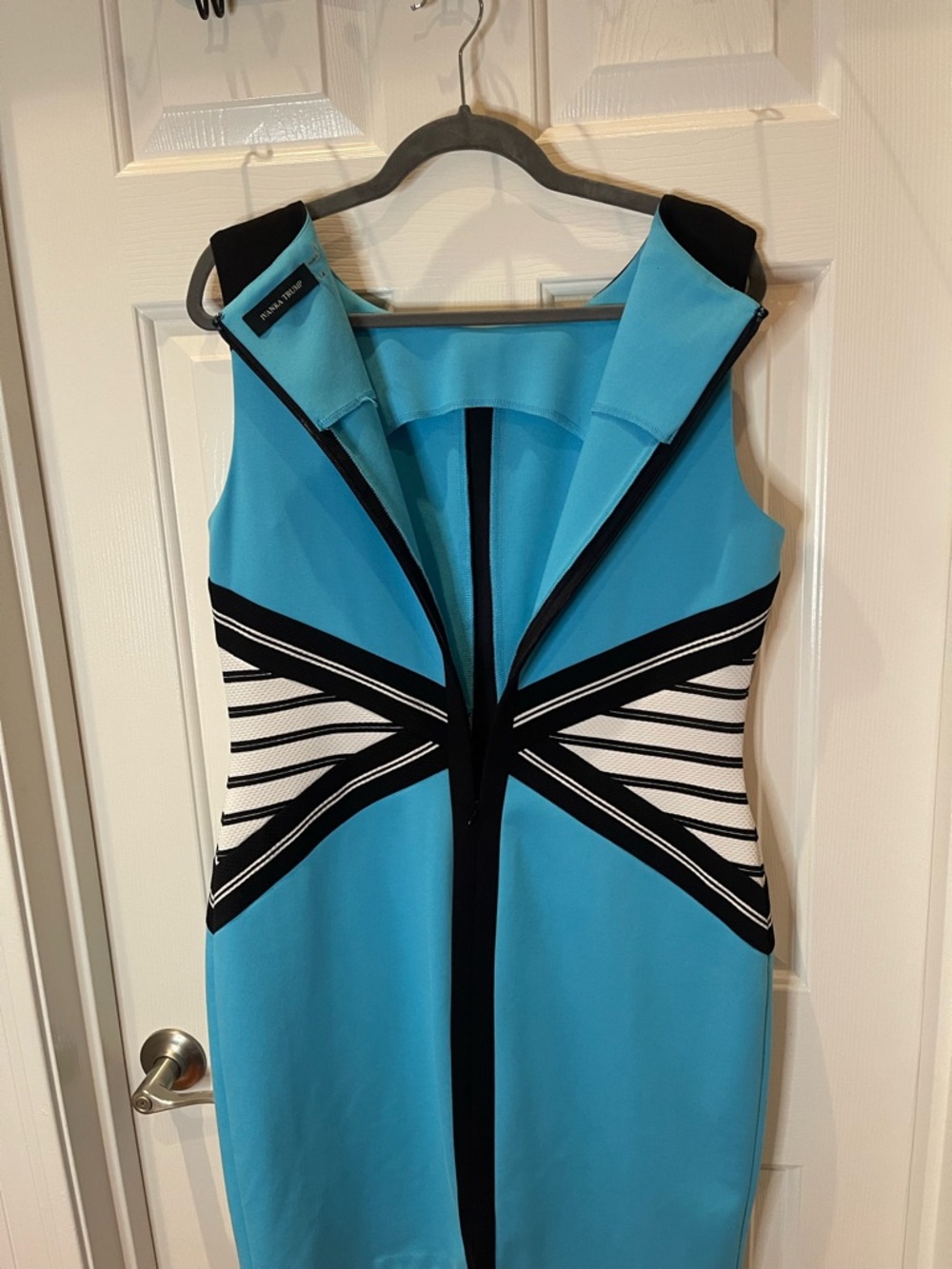 Ivanka Trump Blue Sheath Dress with Black Contrast 14 - Picture 8 of 12